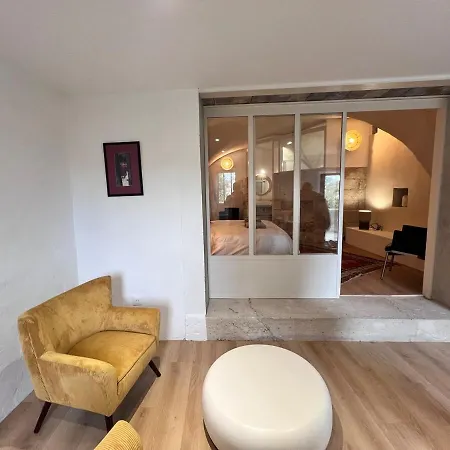 Apartment Pres D'avignon, De Charme Avec Vue