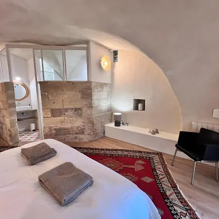 Apartment Pres D'avignon, De Charme Avec Vue *