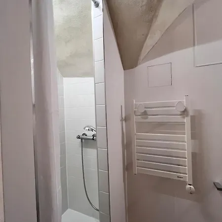 Apartment Pres D'avignon, De Charme Avec Vue