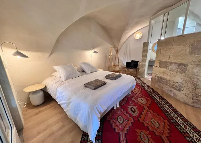 Pres D'avignon, De Charme Avec Vue Appartement *