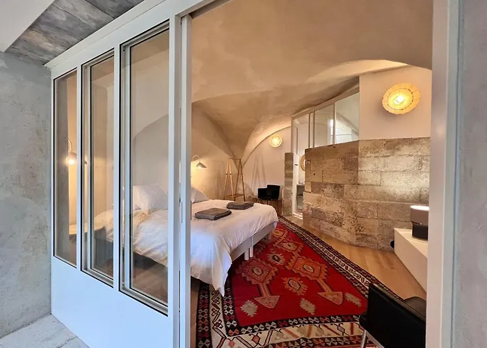 Pres D'avignon, De Charme Avec Vue Appartement *