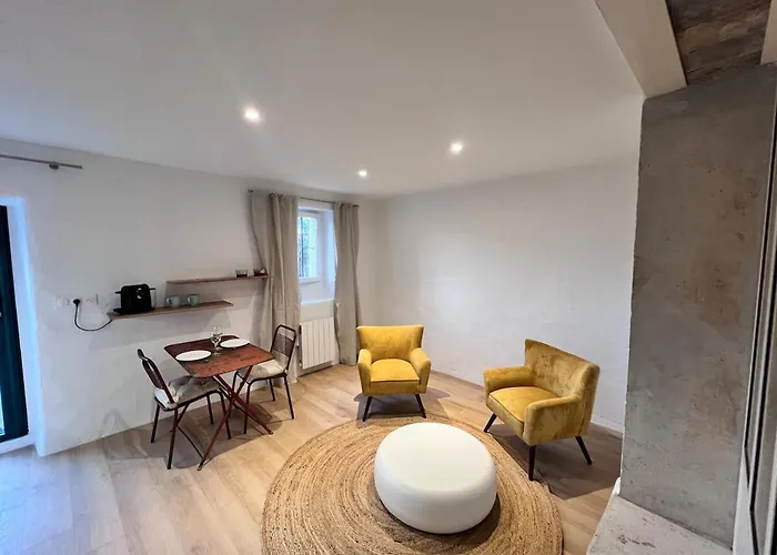 Pres D'avignon, De Charme Avec Vue Appartement *